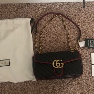 GUCCI GG Marmont small quilted textured-leather shoulder bag
